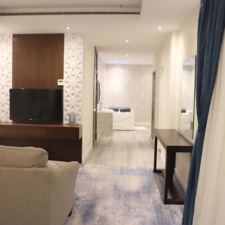 Thwary Hotel Suites Riyadh Bagian luar foto