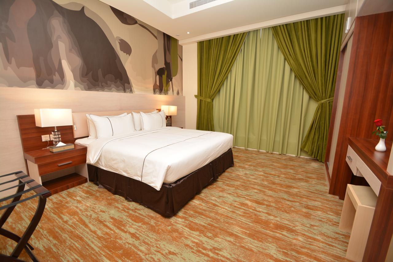 Thwary Hotel Suites Riyadh Bagian luar foto